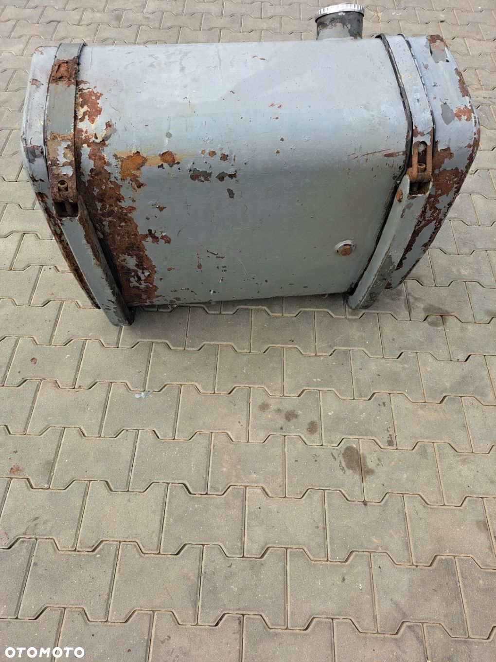 ZBIORNIK PALIWA ŁAPY Z OPASKAMI VOLVO FL 6 00-06 - 5