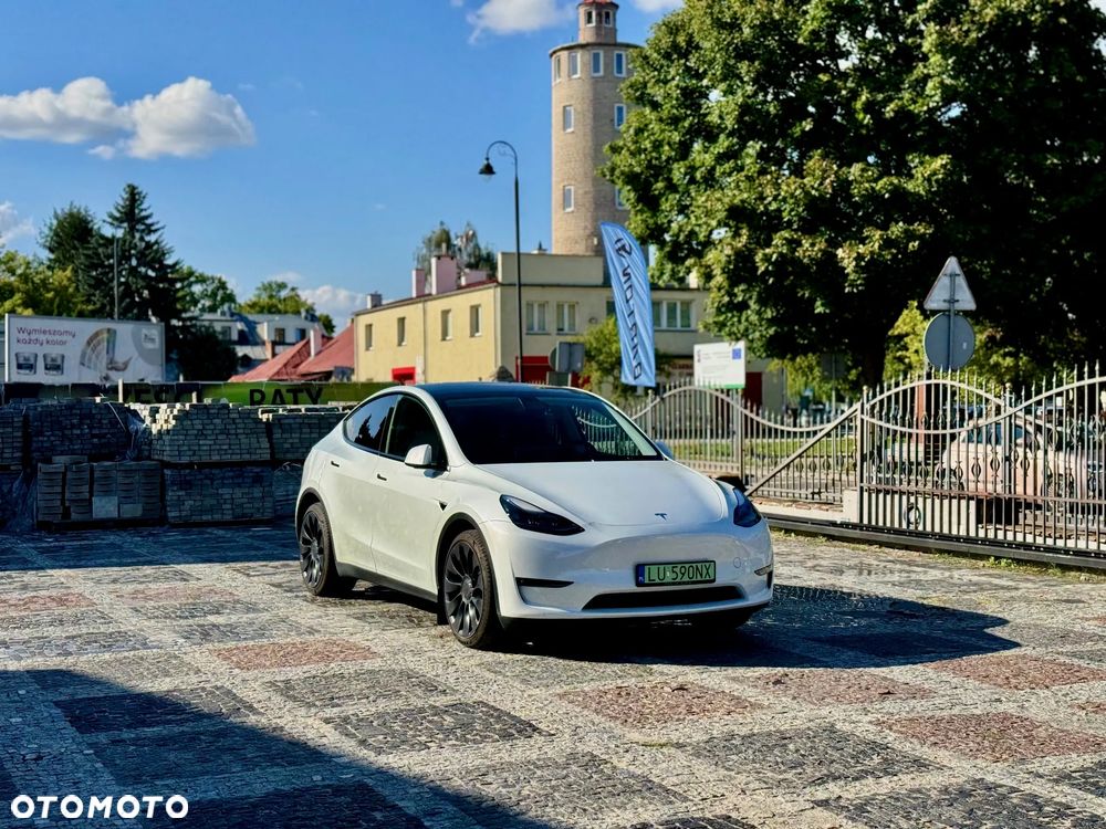 Tesla Model Y - 17