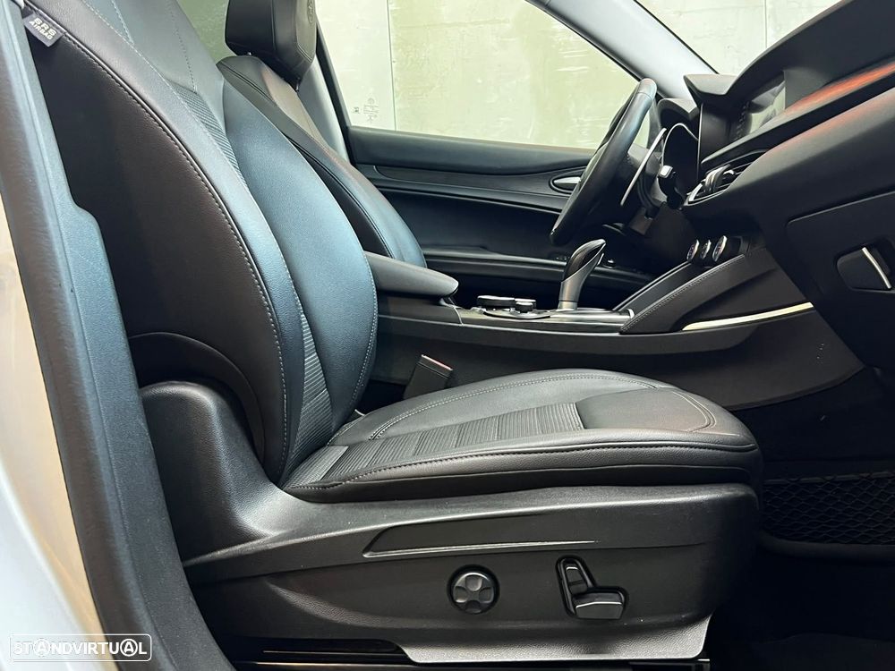 Alfa Romeo Stelvio 2.2 D TI AT8 - 19
