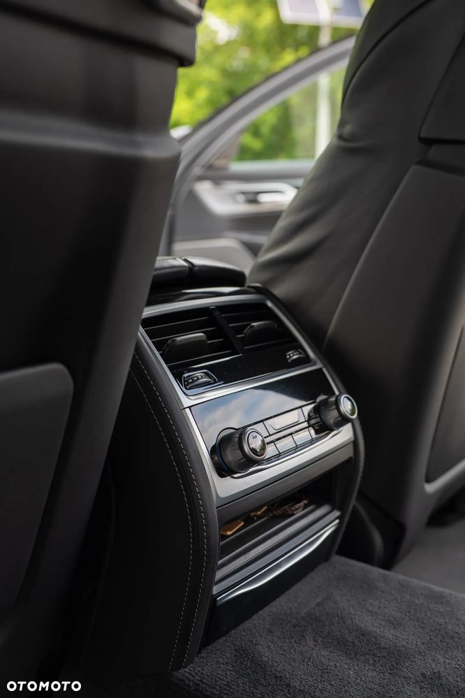 BMW Seria 7 740d xDrive mHEV sport - 37