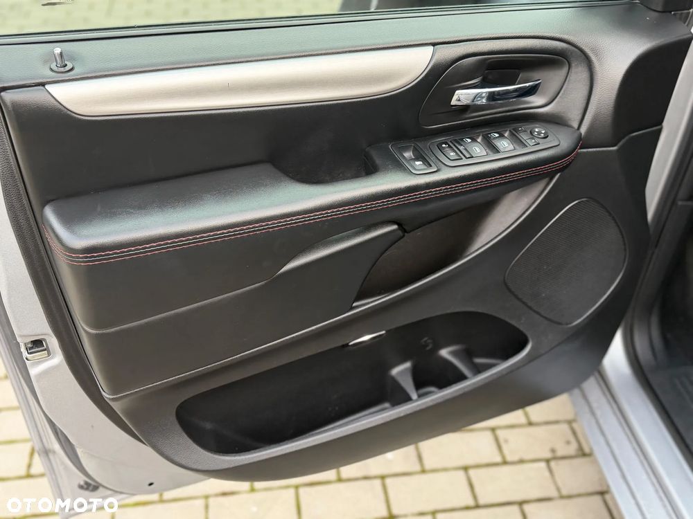 Dodge Grand Caravan 3.6 R/T - 14