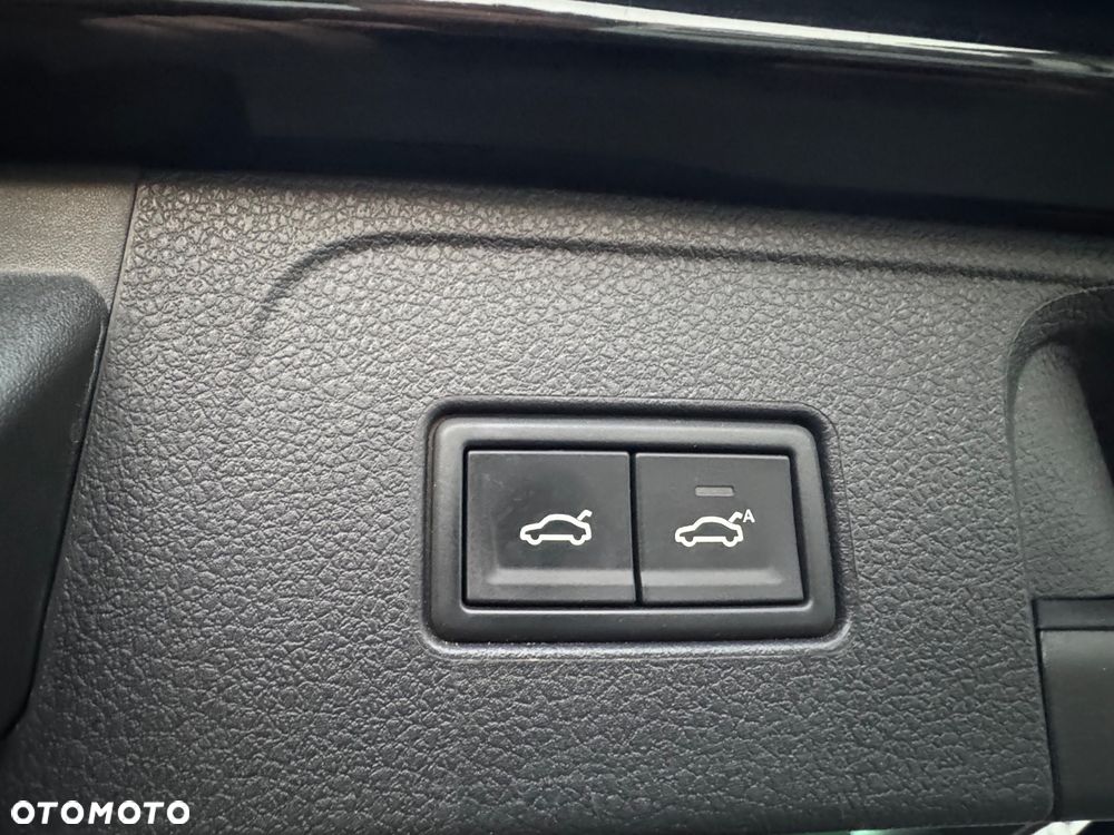 Volkswagen Passat 2.0 TDI Elegance DSG - 18