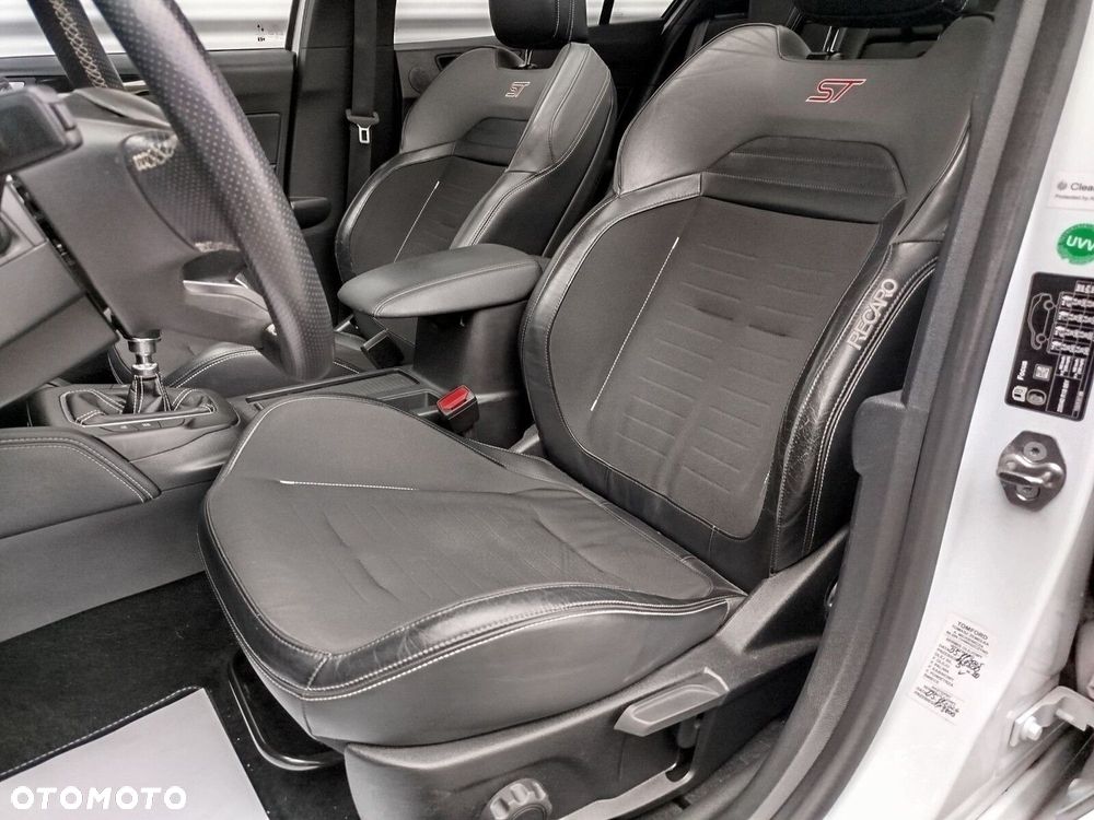Ford Focus 2.0 EcoBlue ST - 13