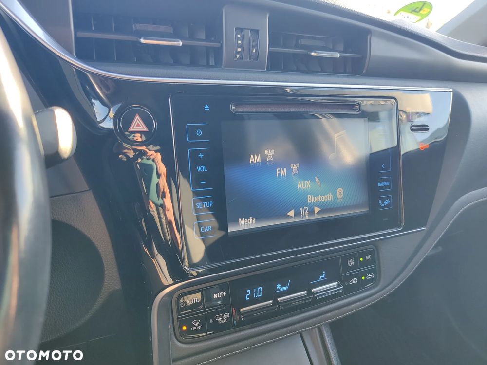 Toyota Auris 1.6 Premium Comfort - 11