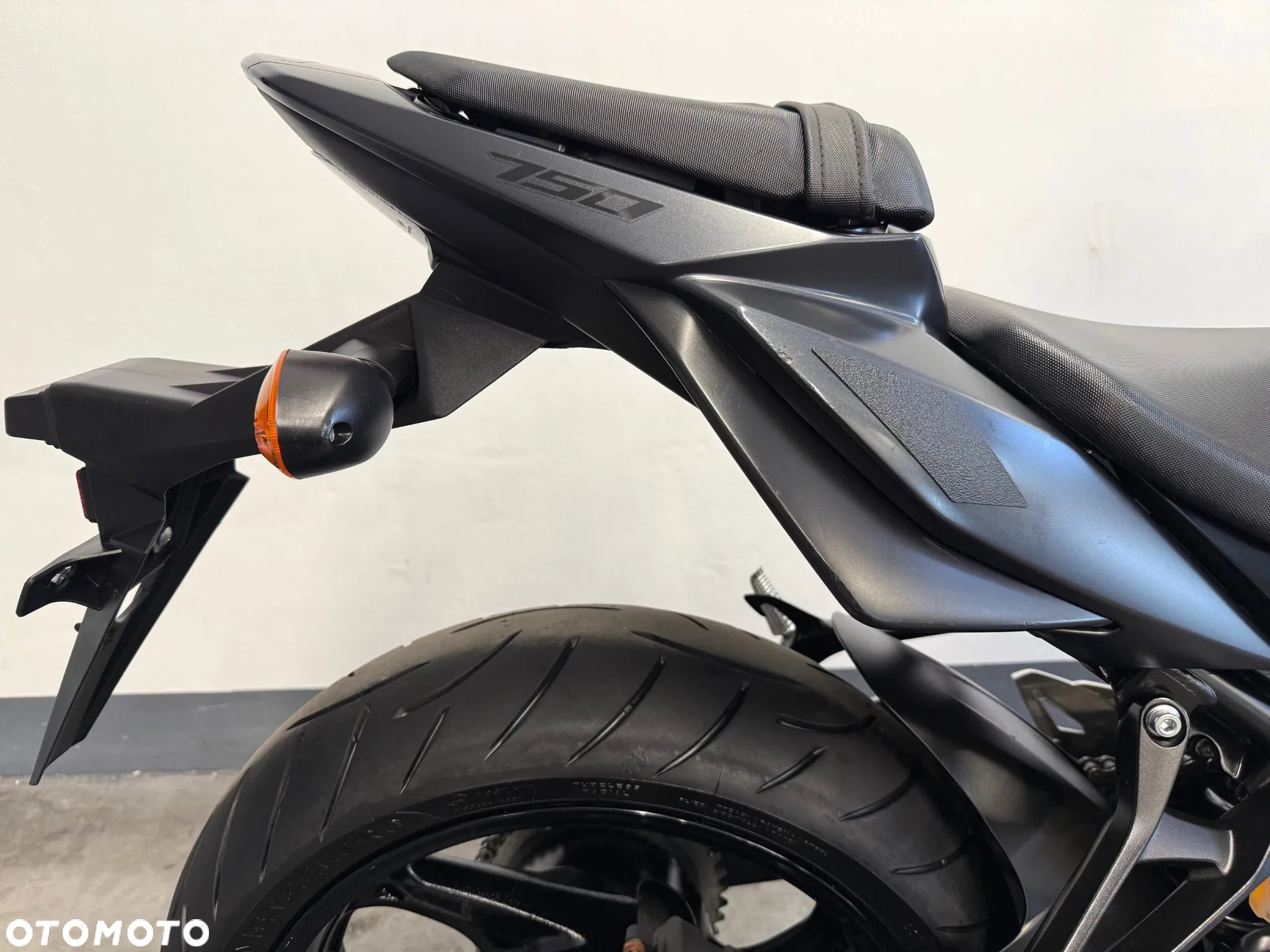 Suzuki GSR - 34