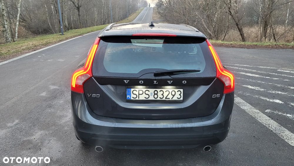 Volvo V60 D5 Momentum - 18