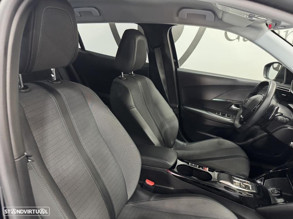 Peugeot 2008 1.2 PureTech Allure EAT8 - 37