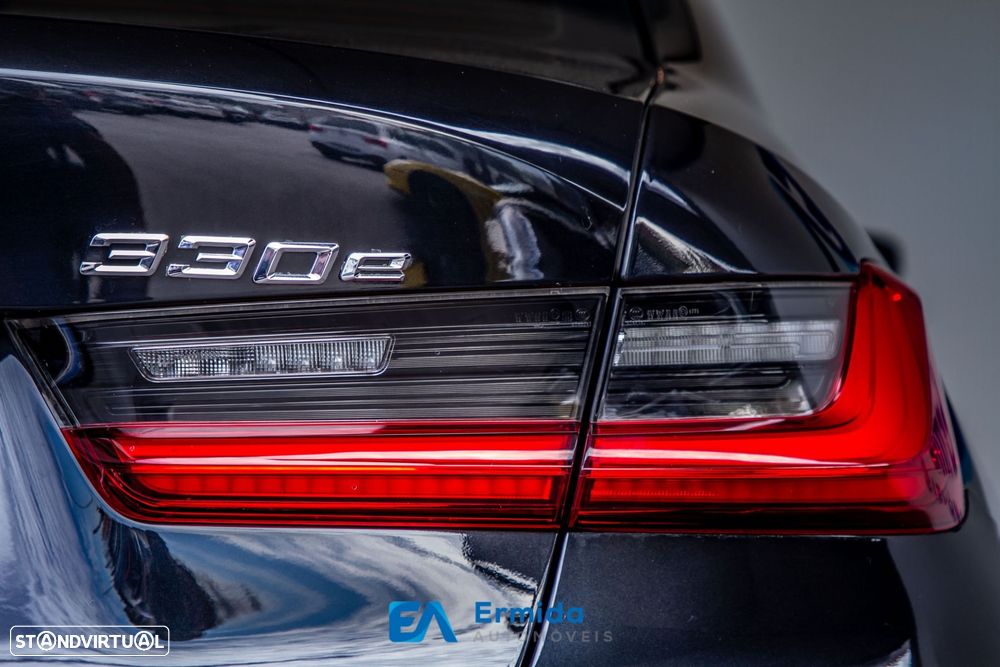 BMW 330 e Auto - 11
