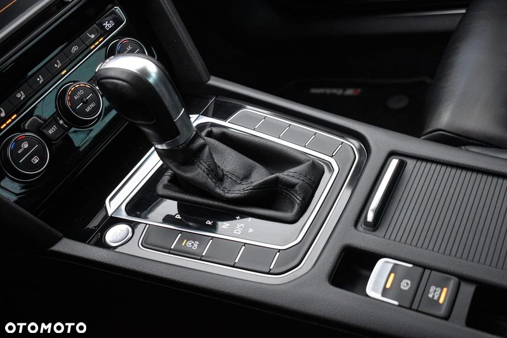 Volkswagen Passat 2.0 TDI DSG BlueMotion Technology R-Line - 10