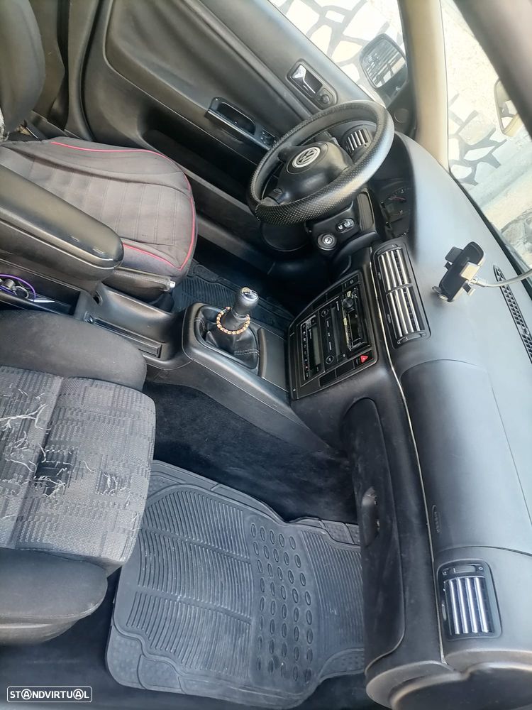 VW Passat Variant 1.9 TDi Confortline - 4