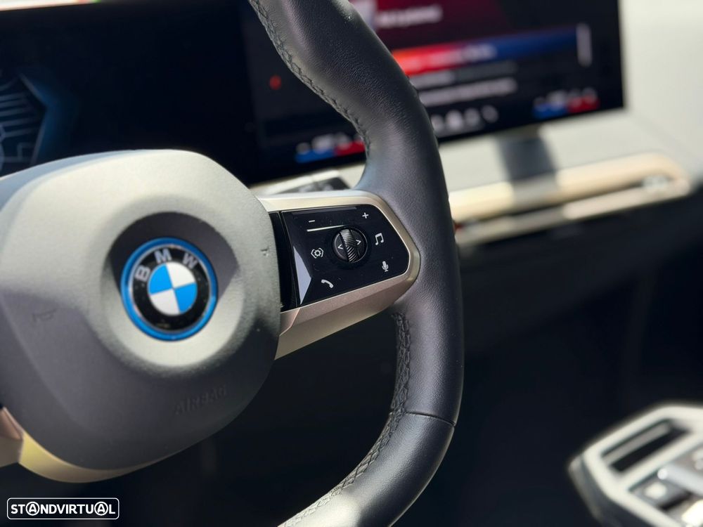 BMW iX xDrive 40 Pack Desportivo - 37