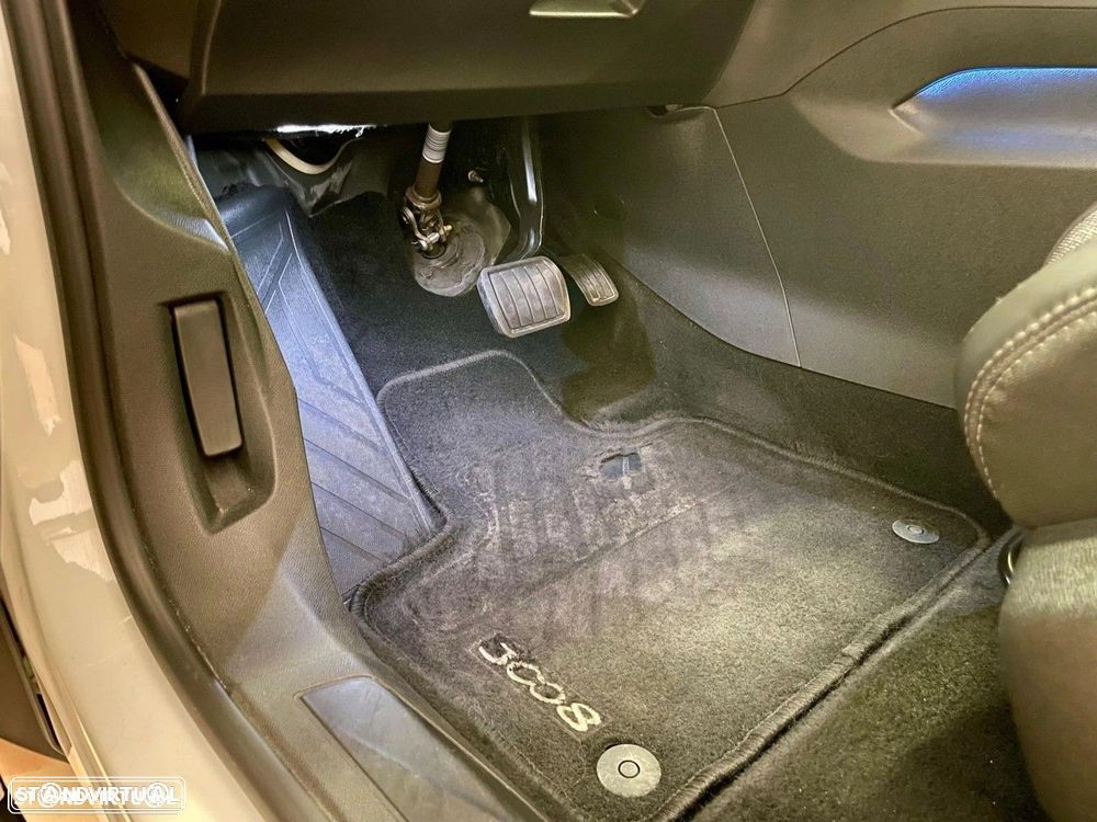 Peugeot 3008 1.2 PureTech Allure EAT6 - 17