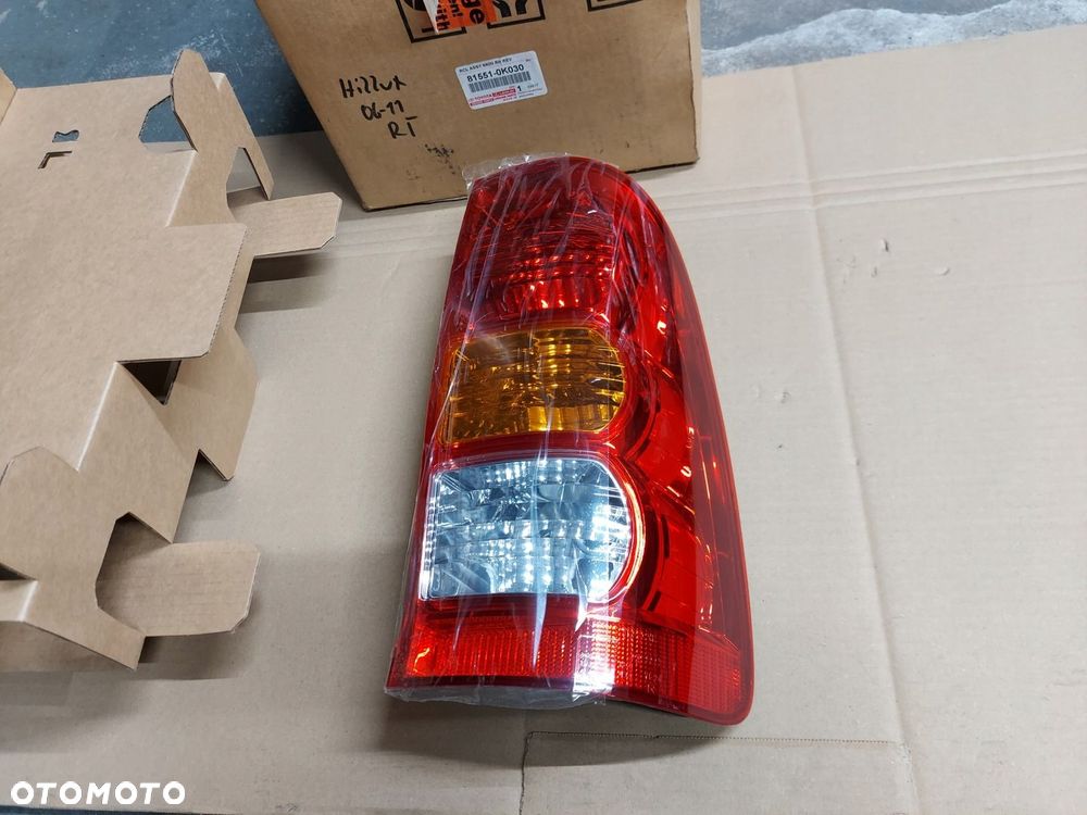Toyota Hilux VII 06-12 Lampa R Tył Nowa Oryginał