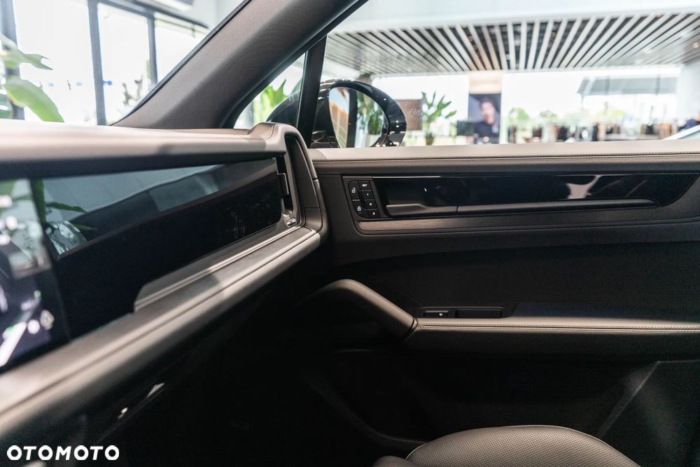 Porsche Cayenne E-Hybrid PHEV Black Edition - 24
