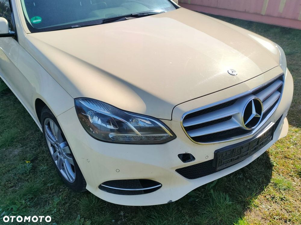 MERCEDES W212 LIFT PRZÓD BŁOTNIKI PAS LAMPY MASKA - 2