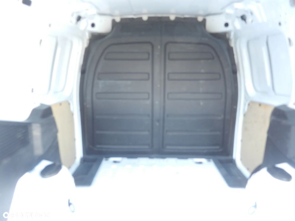 Ford Courier - 12