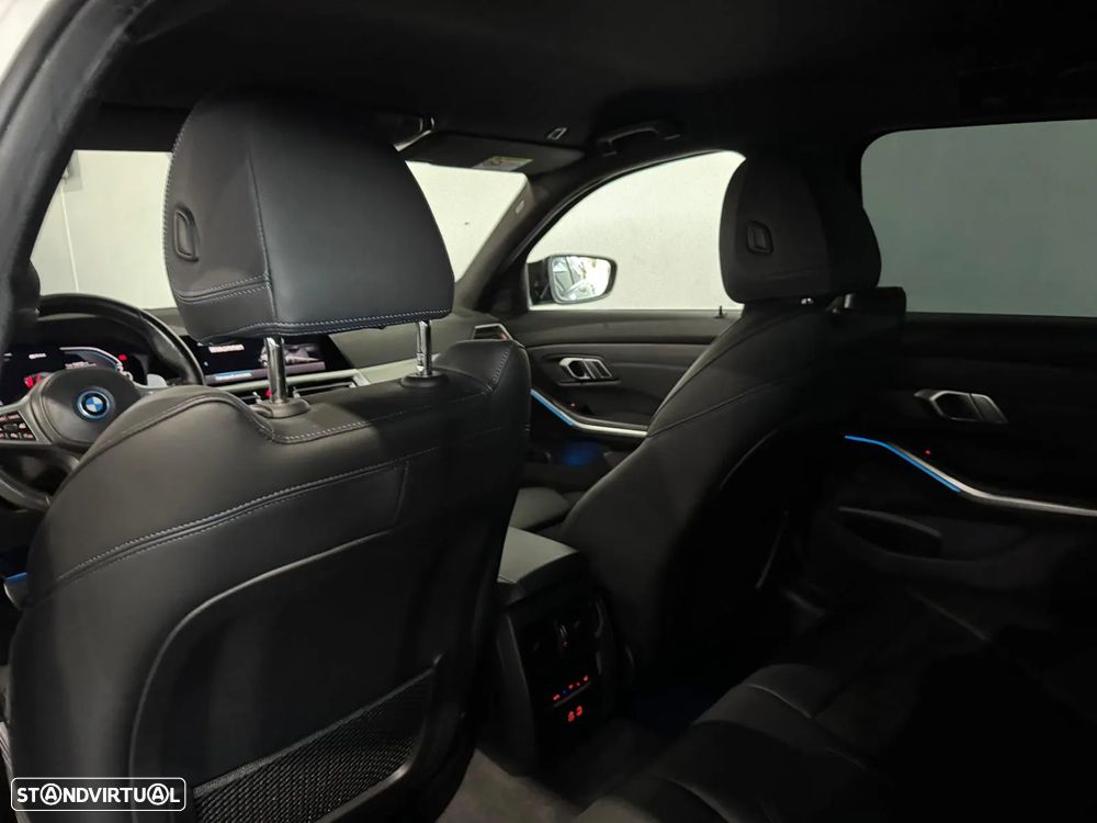 BMW 330 e Touring Pack M Auto - 14