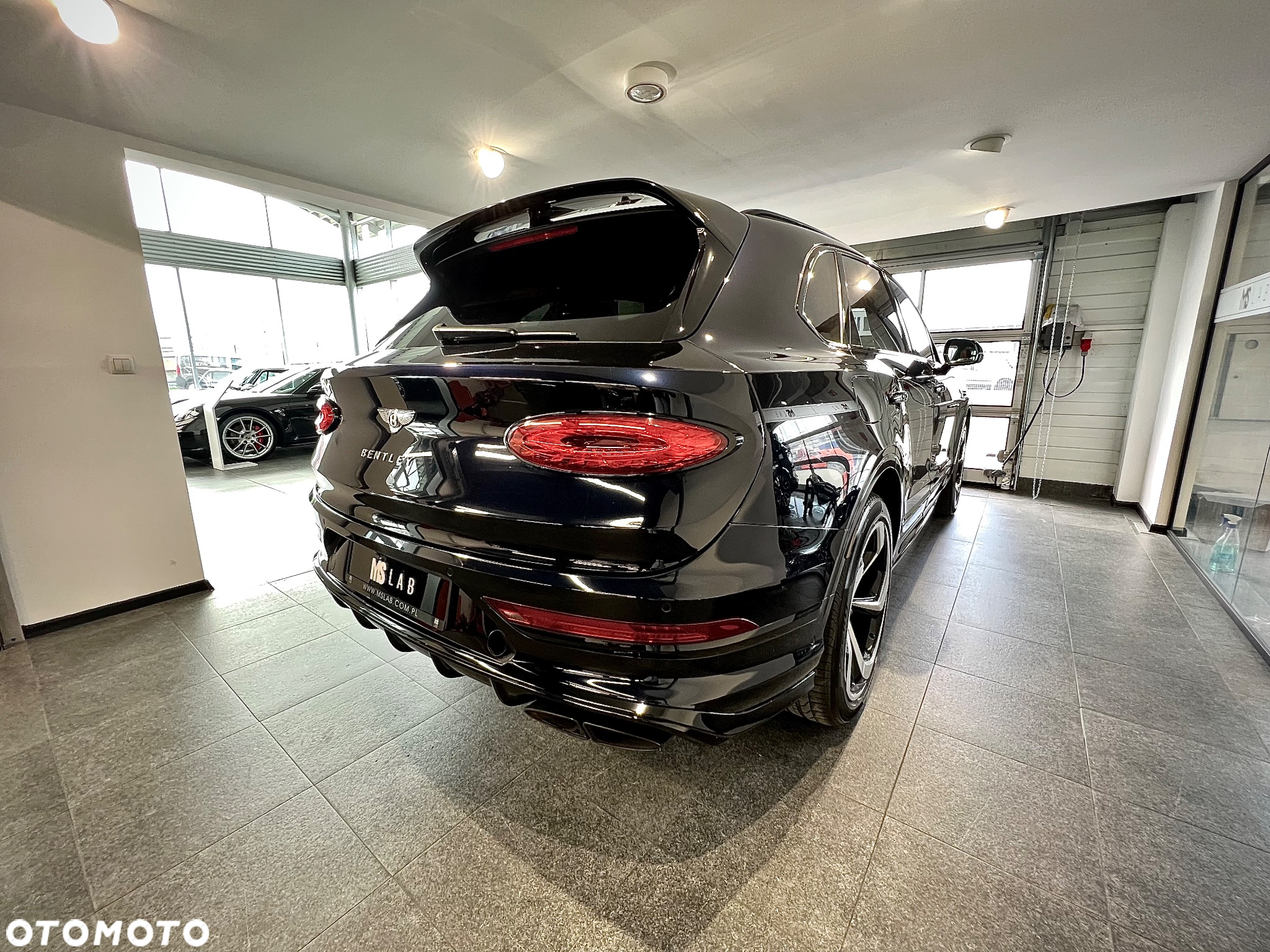 Bentley Bentayga - 3