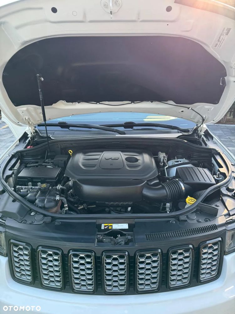 Jeep Grand Cherokee - 12