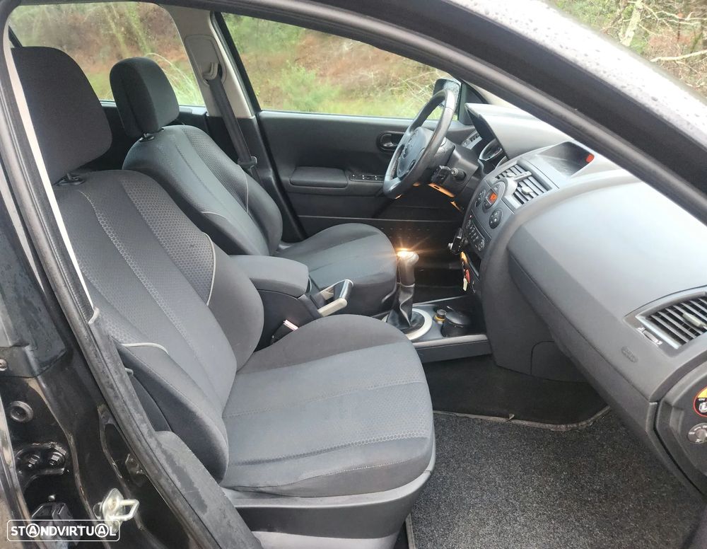 Renault Mégane Break 1.4 L Privilége - 9