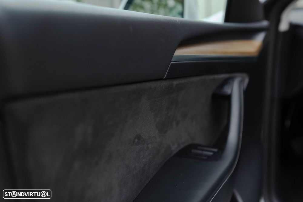 Tesla Model Y Long Range Tração Integral - 11