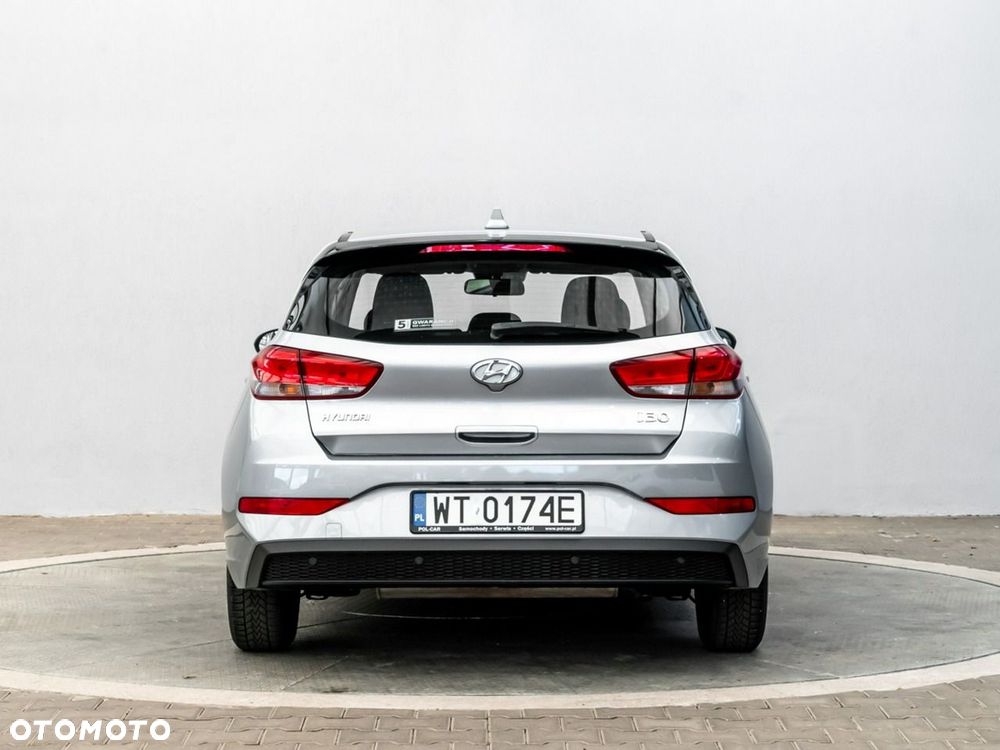 Hyundai i30 1.5 DPI Classic + - 8