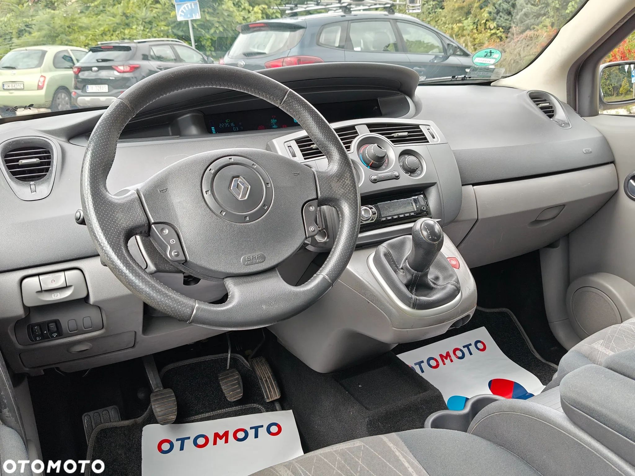 Renault Scenic 1.6 16V Confort Privilege - 6