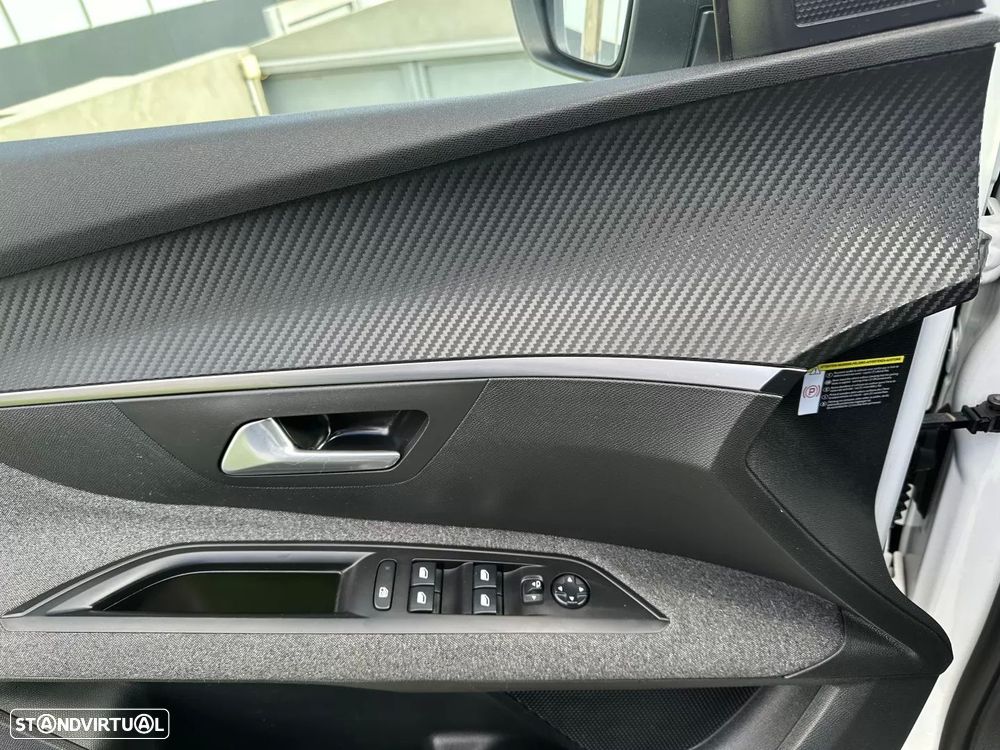 Peugeot 5008 1.2 PureTech Allure Pack - 24
