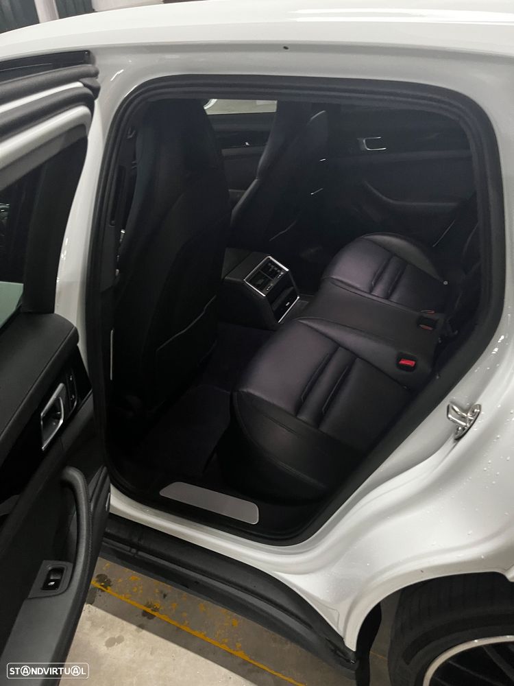 Porsche Panamera 4 E-Hybrid 10 Years Edition - 38