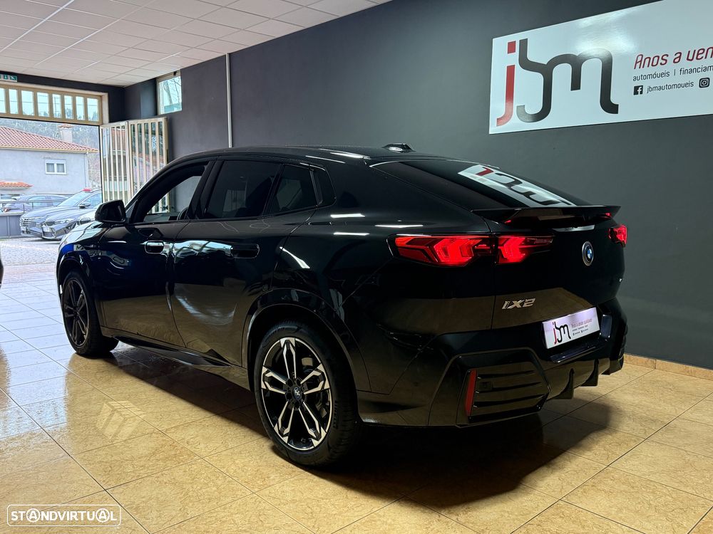 BMW iX2 eDrive20 Pack Desportivo M - 21