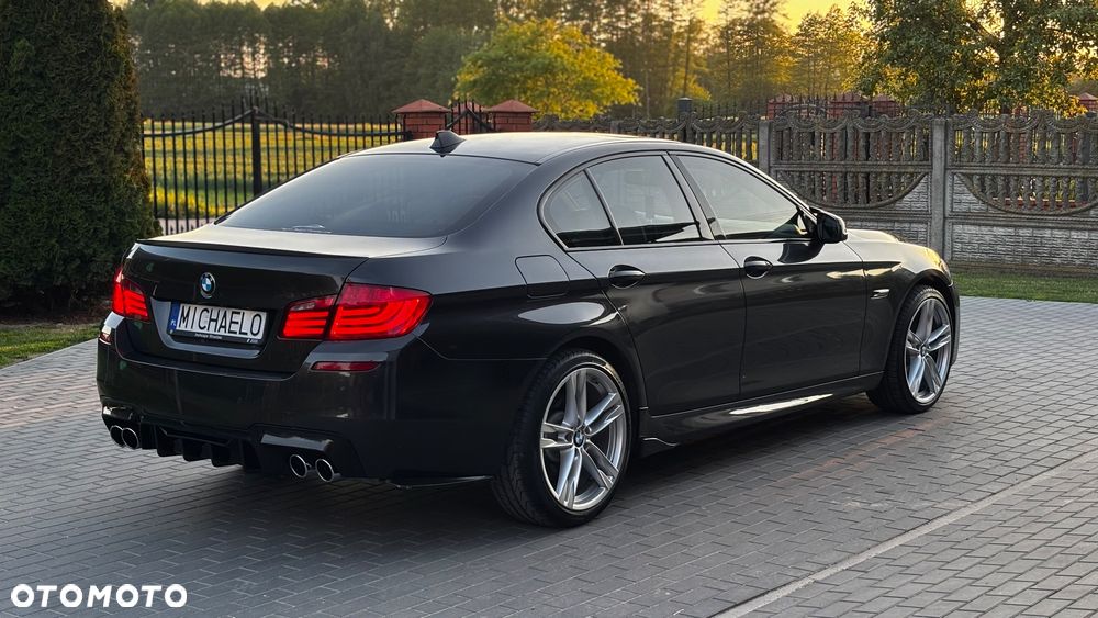 BMW Seria 5 550i - 22