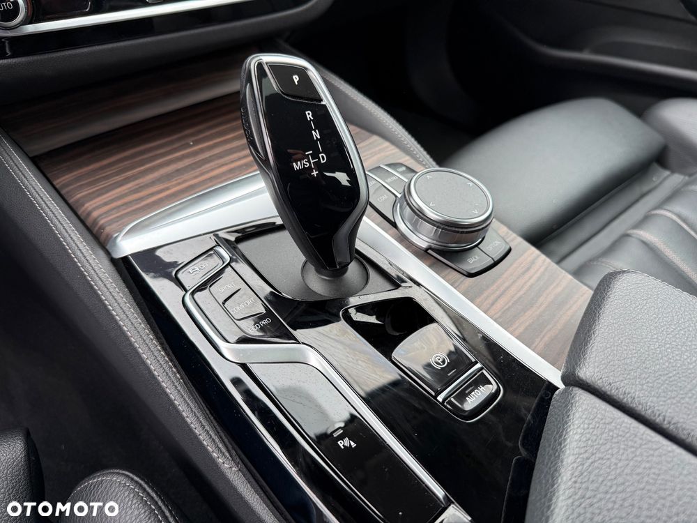 BMW Seria 5 530d xDrive Luxury Line - 20