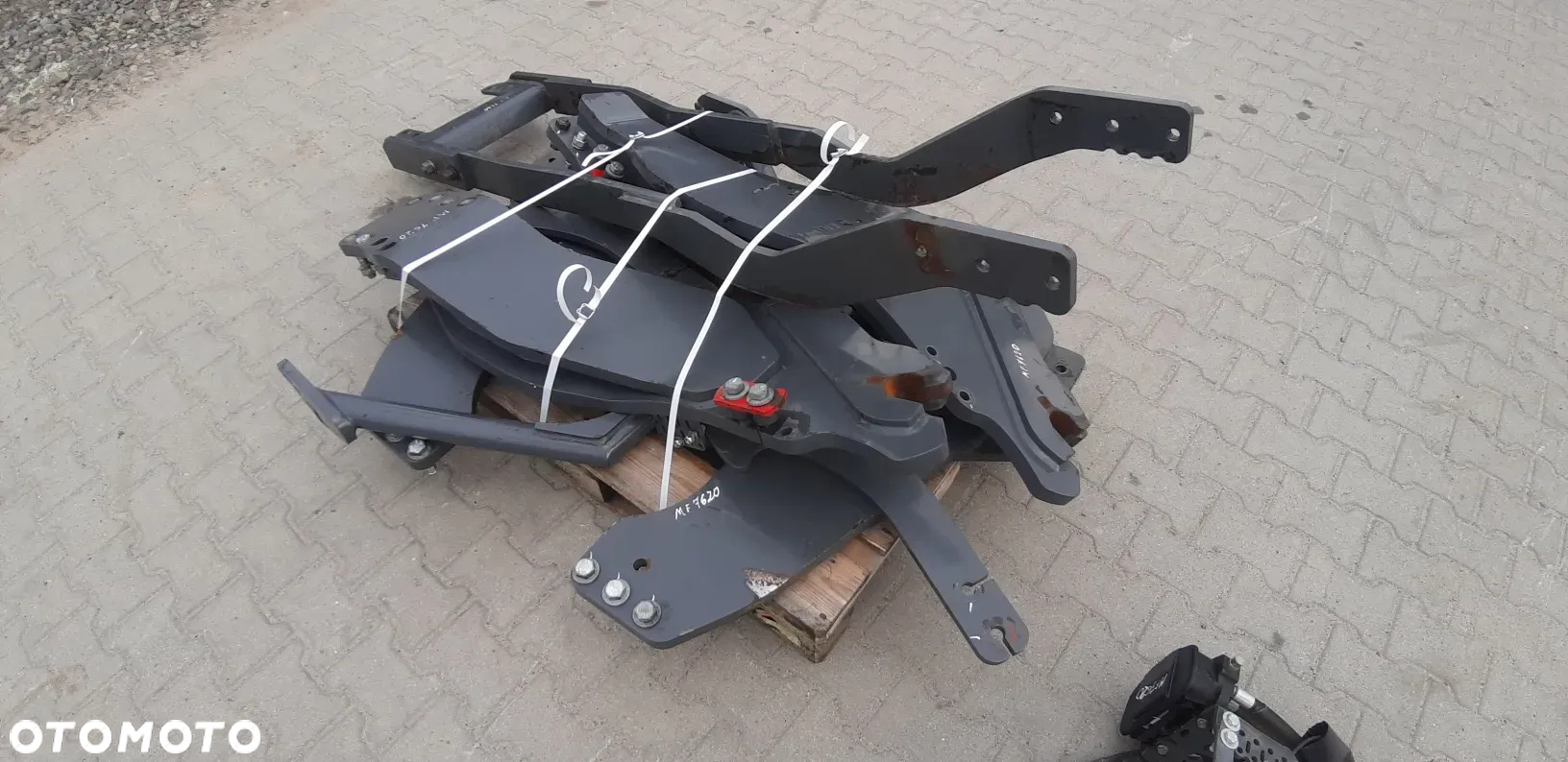 Konsola Adaptacja do ładowacza mailleux Massey Ferguon 7620 - 8
