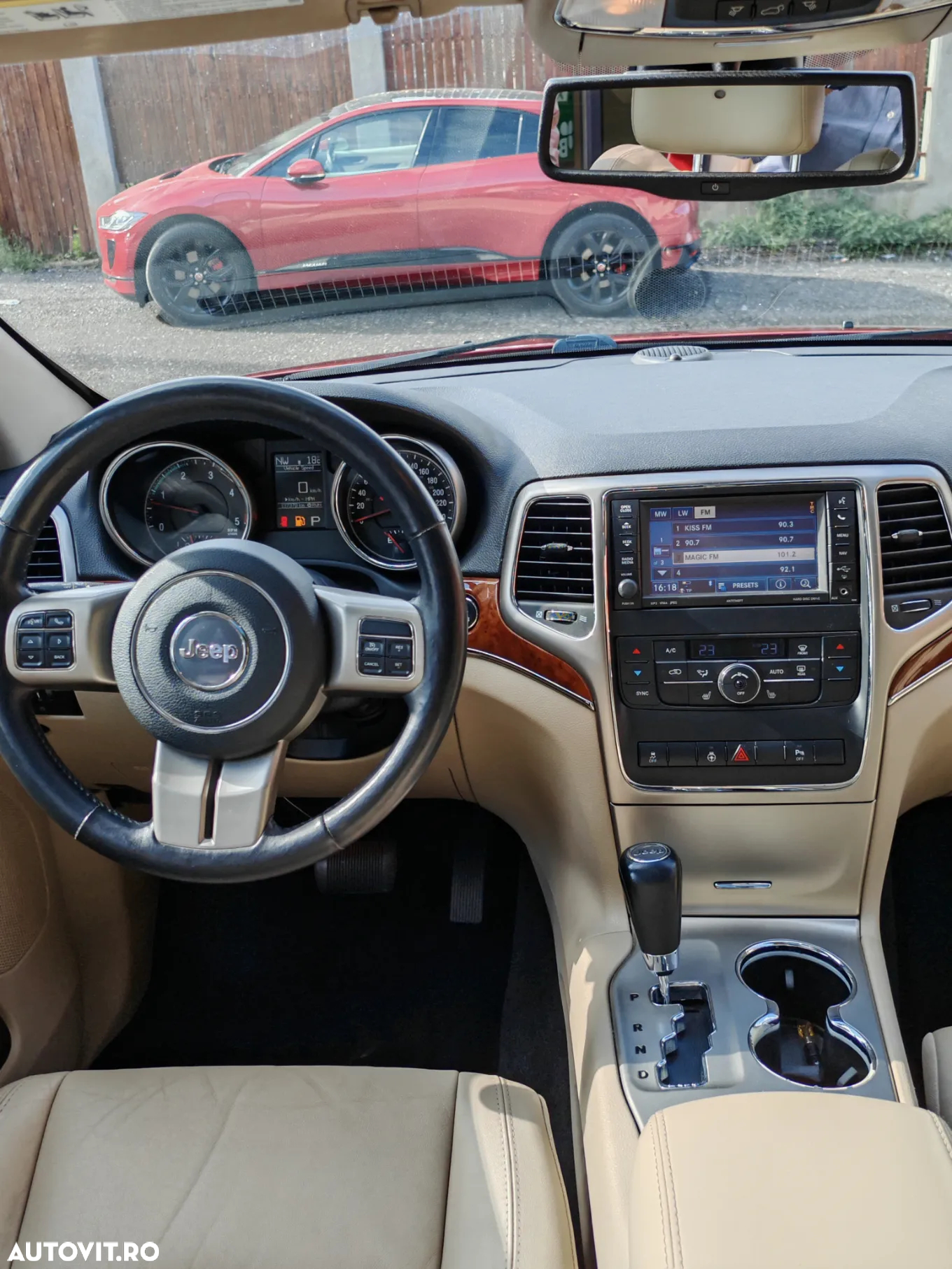 Jeep Grand Cherokee - 36