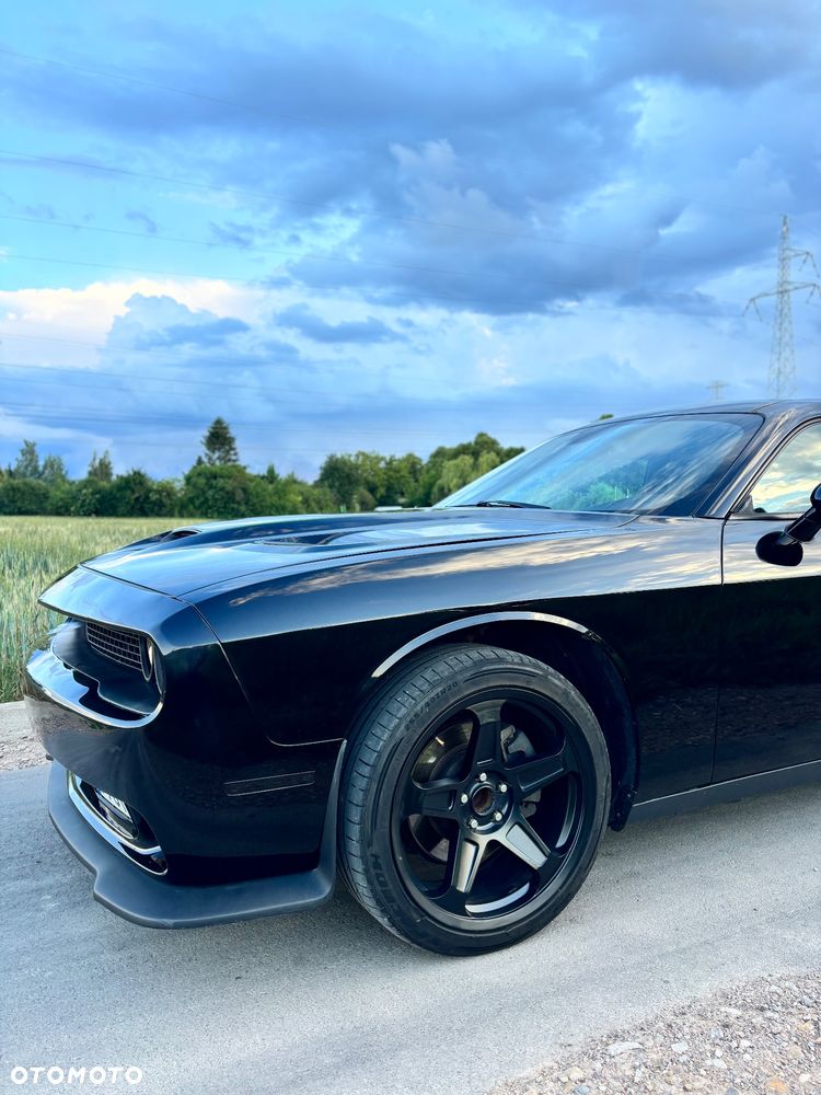 Dodge Challenger - 9