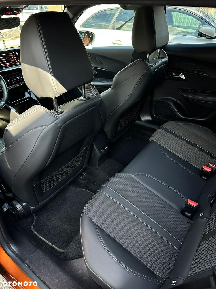 Peugeot 2008 PureTech 130 EAT8 GT Pack - 13