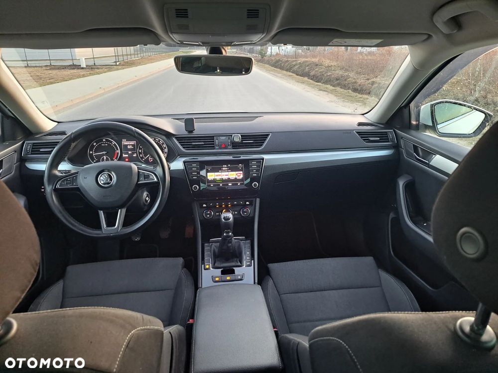 Skoda Superb 2.0 TDI Premium Edition - 6