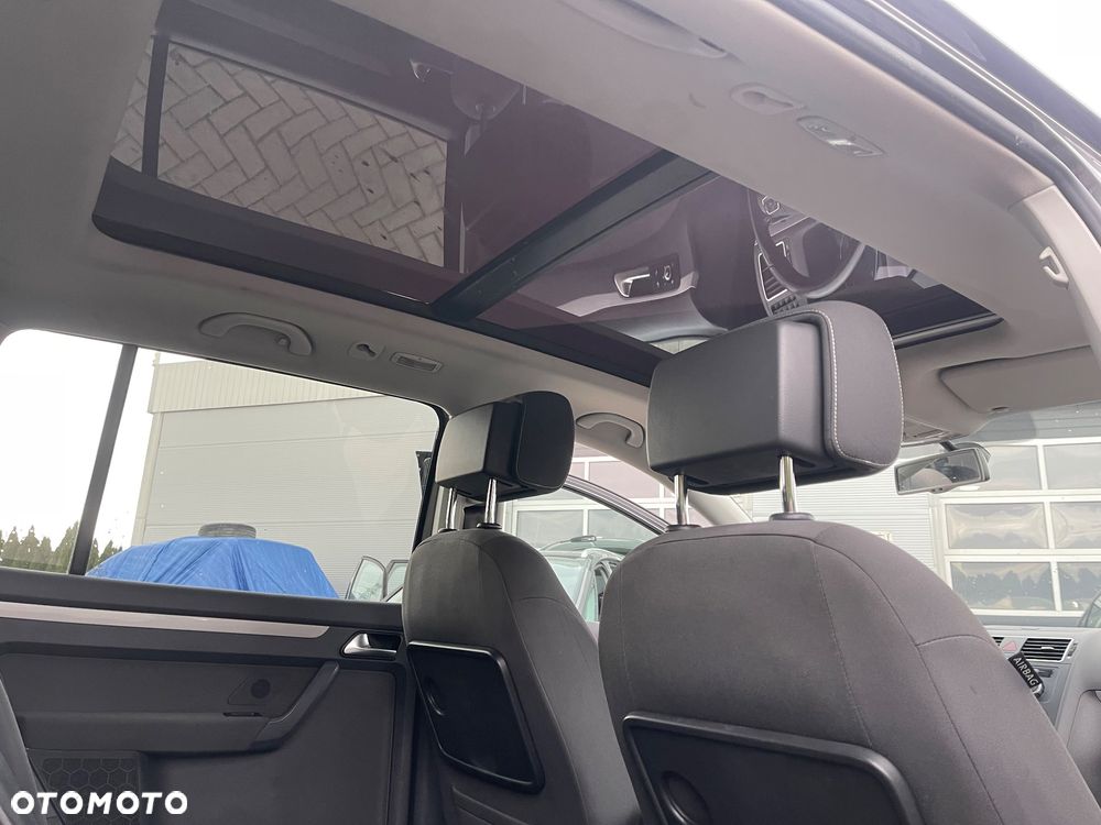 Volkswagen Touran 2.0 TDI DPF DSG MATCH - 12