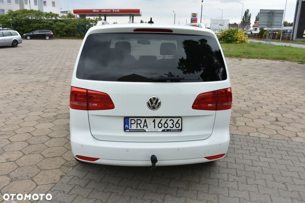 Volkswagen Touran 2.0 TDI DPF BlueMotion Technology STYLE - 10