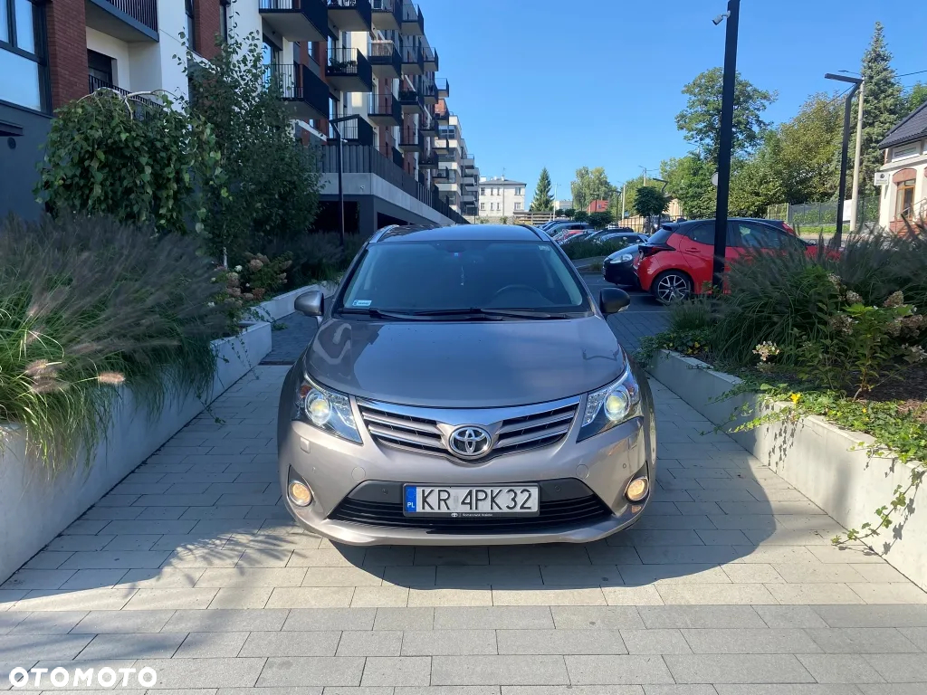 Toyota Avensis 2.0 D-4D Premium - 8