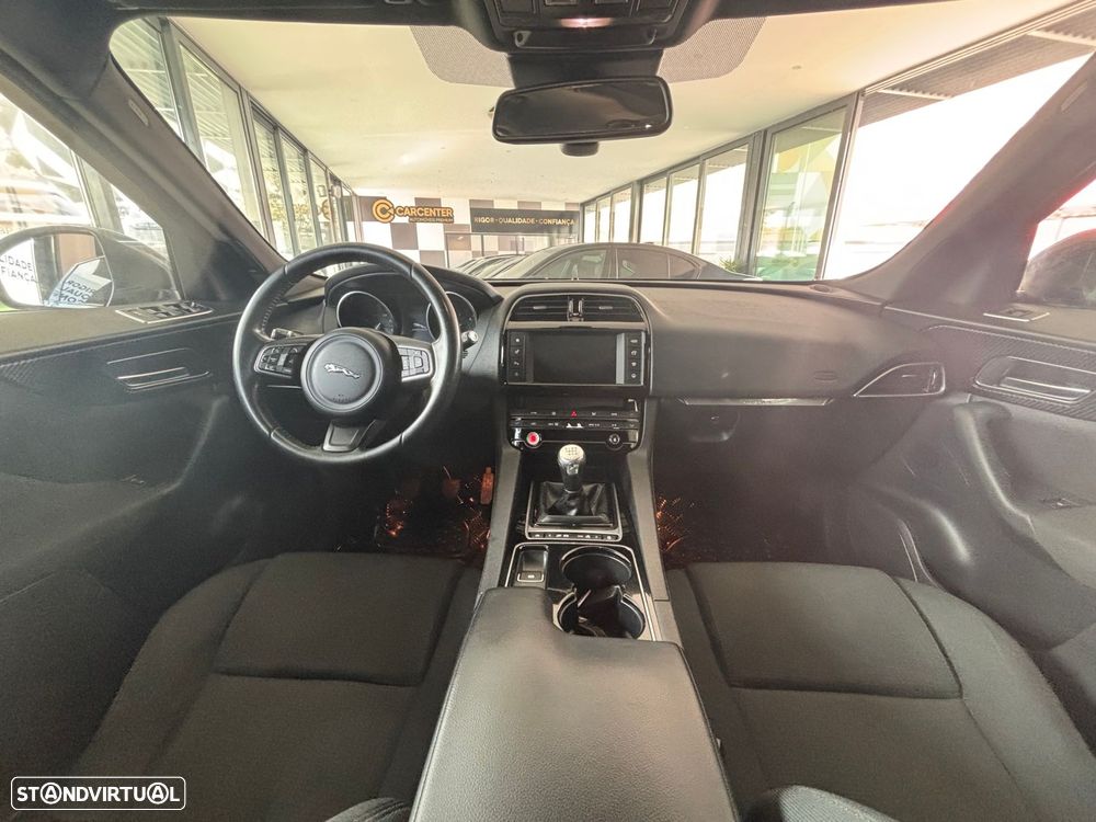 Jaguar F-Pace 2.0 i4D Pure - 12