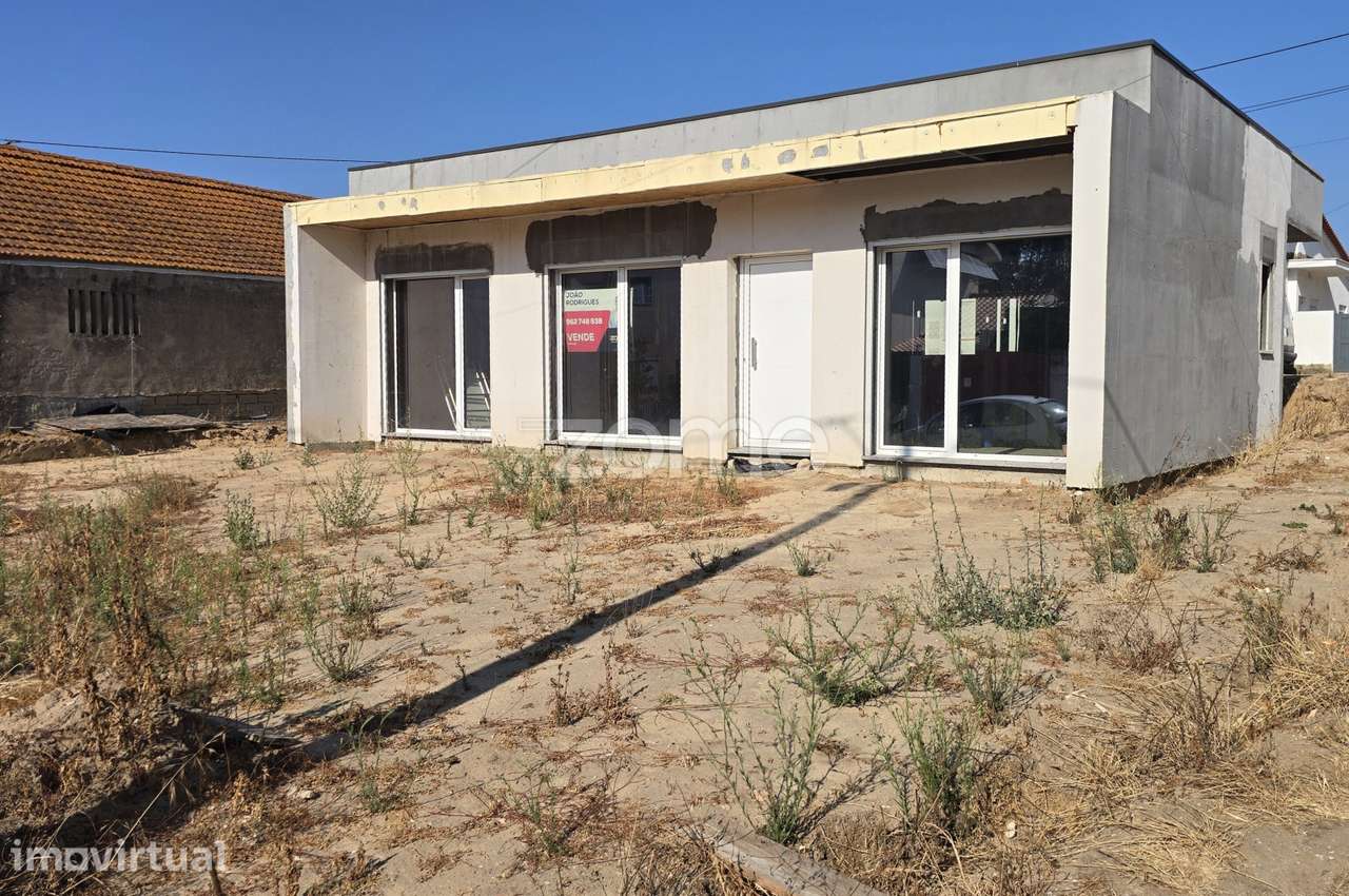 Moradia em construção perto da Praia da Cova | Gala | Figueira da F...