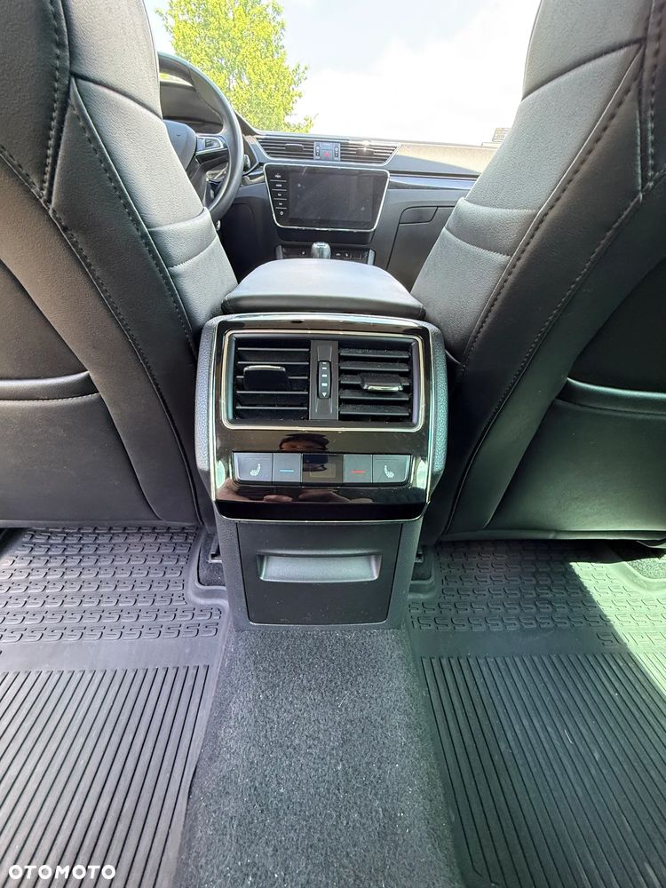 Skoda Superb 2.0 TDI SCR 4x4 L&K DSG - 23