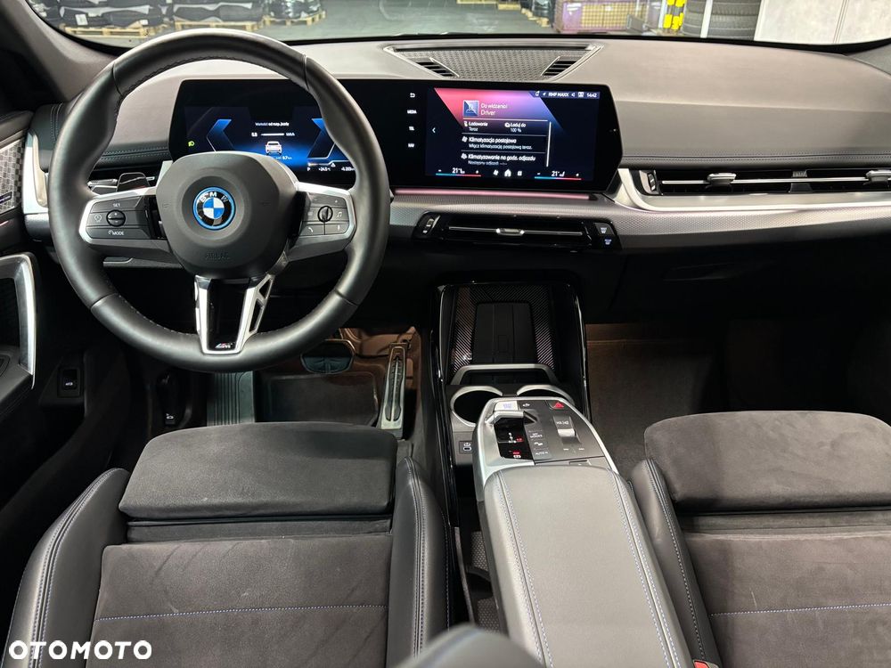 BMW iX1 eDrive20 66.5kWh M Sport - 12
