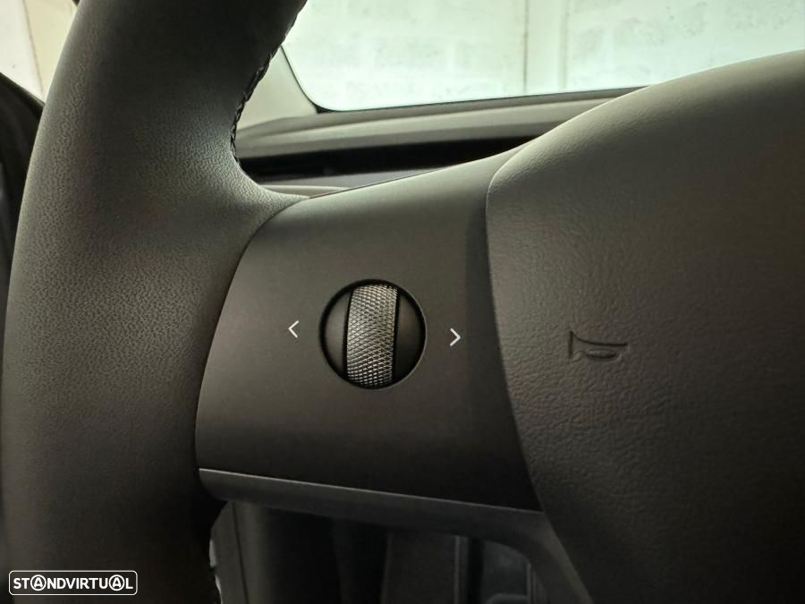 Tesla Model Y Long Range Dual Motor AWD - 18
