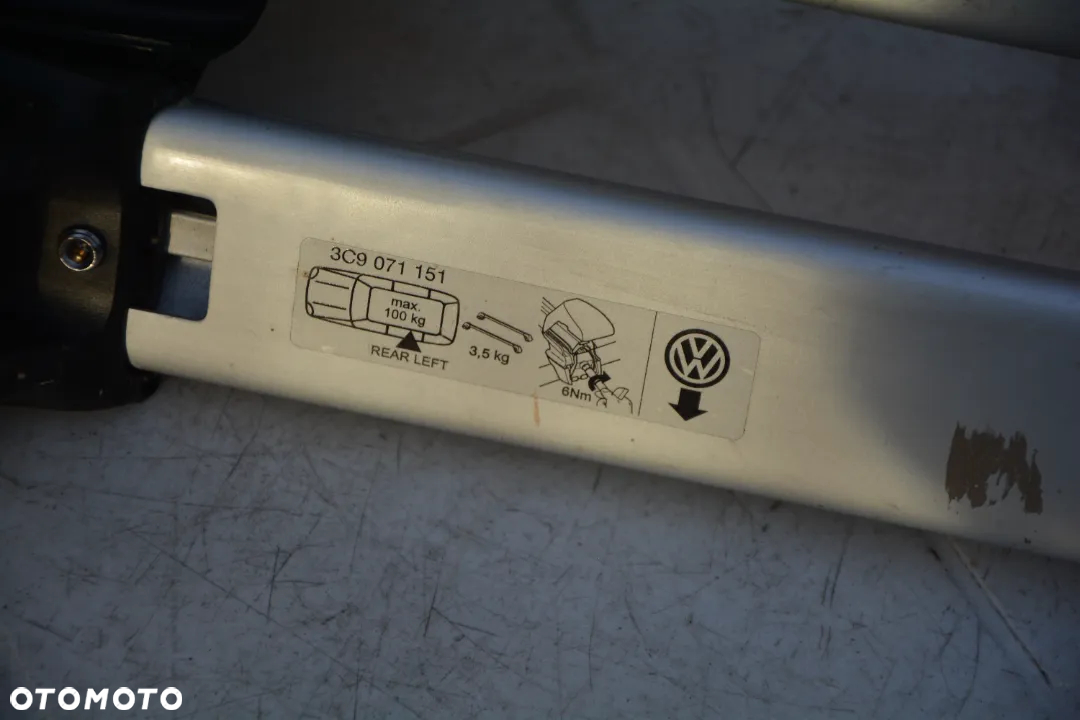 VW Passat B6 / B7  kombi    bagażnik dachowy oryginał VW alu klucz - 5