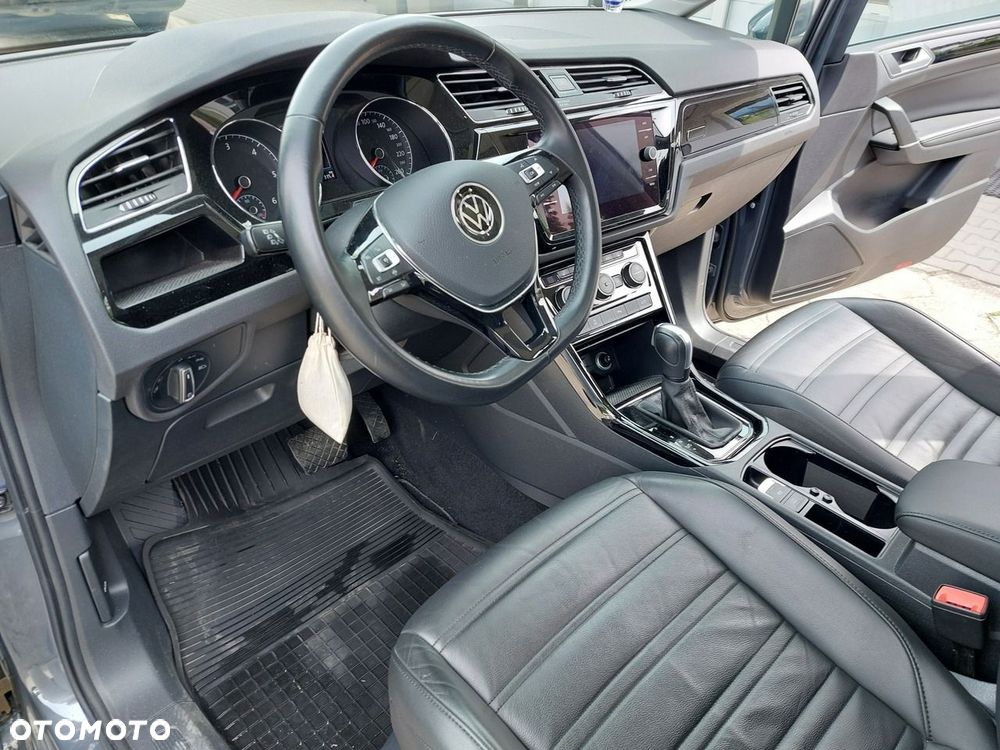 Volkswagen Touran - 10