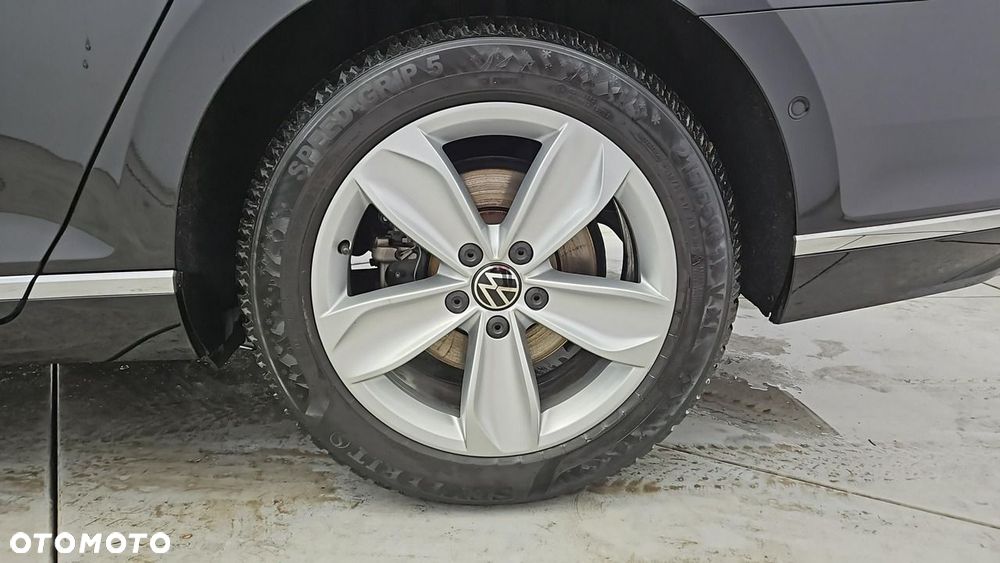 Volkswagen Passat Variant 2.0 TDI EVO Elegance DSG - 24