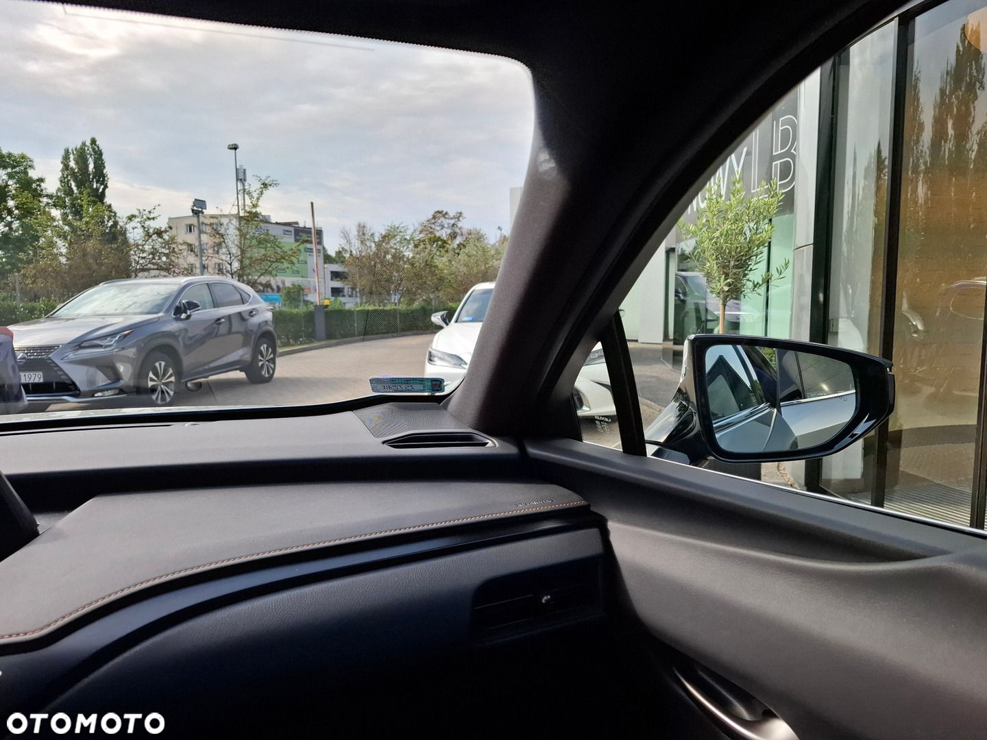 Lexus UX - 30