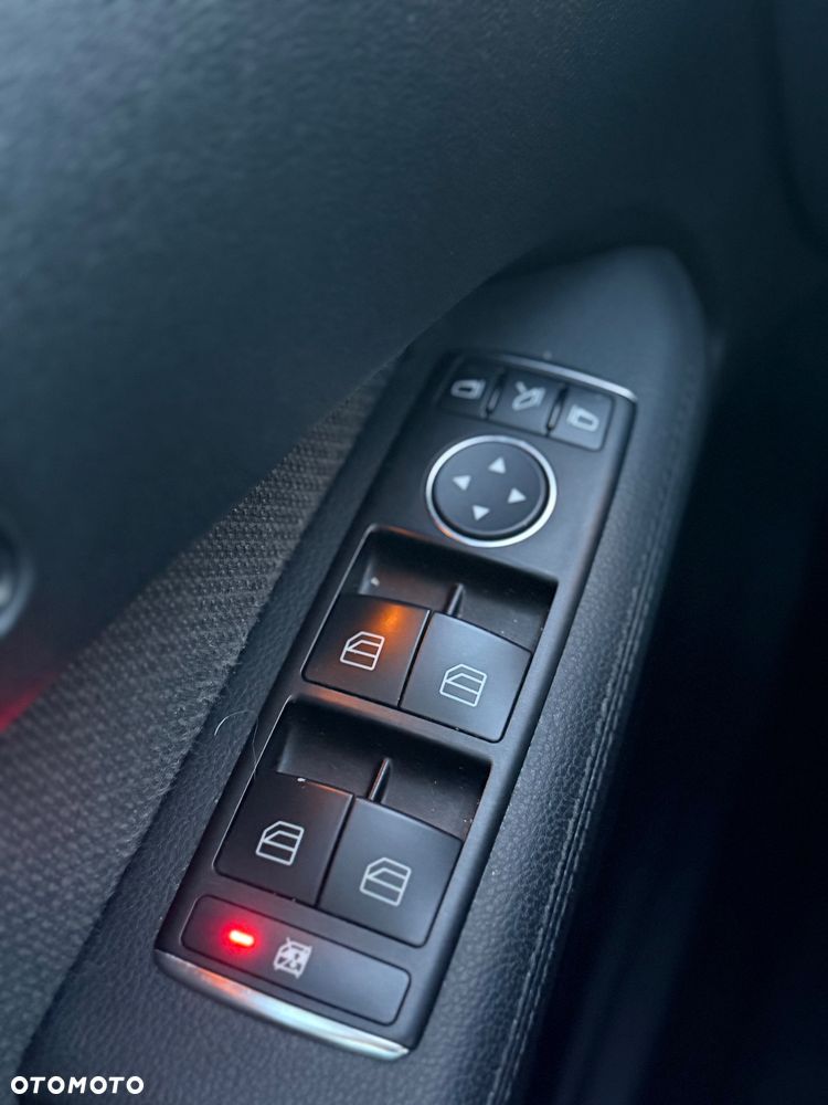 Mercedes-Benz Klasa E 200 CGI BlueEFFICIENCY Avantgarde - 14